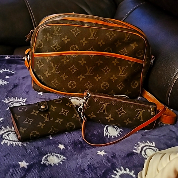 LOUIS VUITTON 3 PC MATCHING SET - Picture 3 of 16